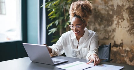 woman-looking-at-data-on-computer